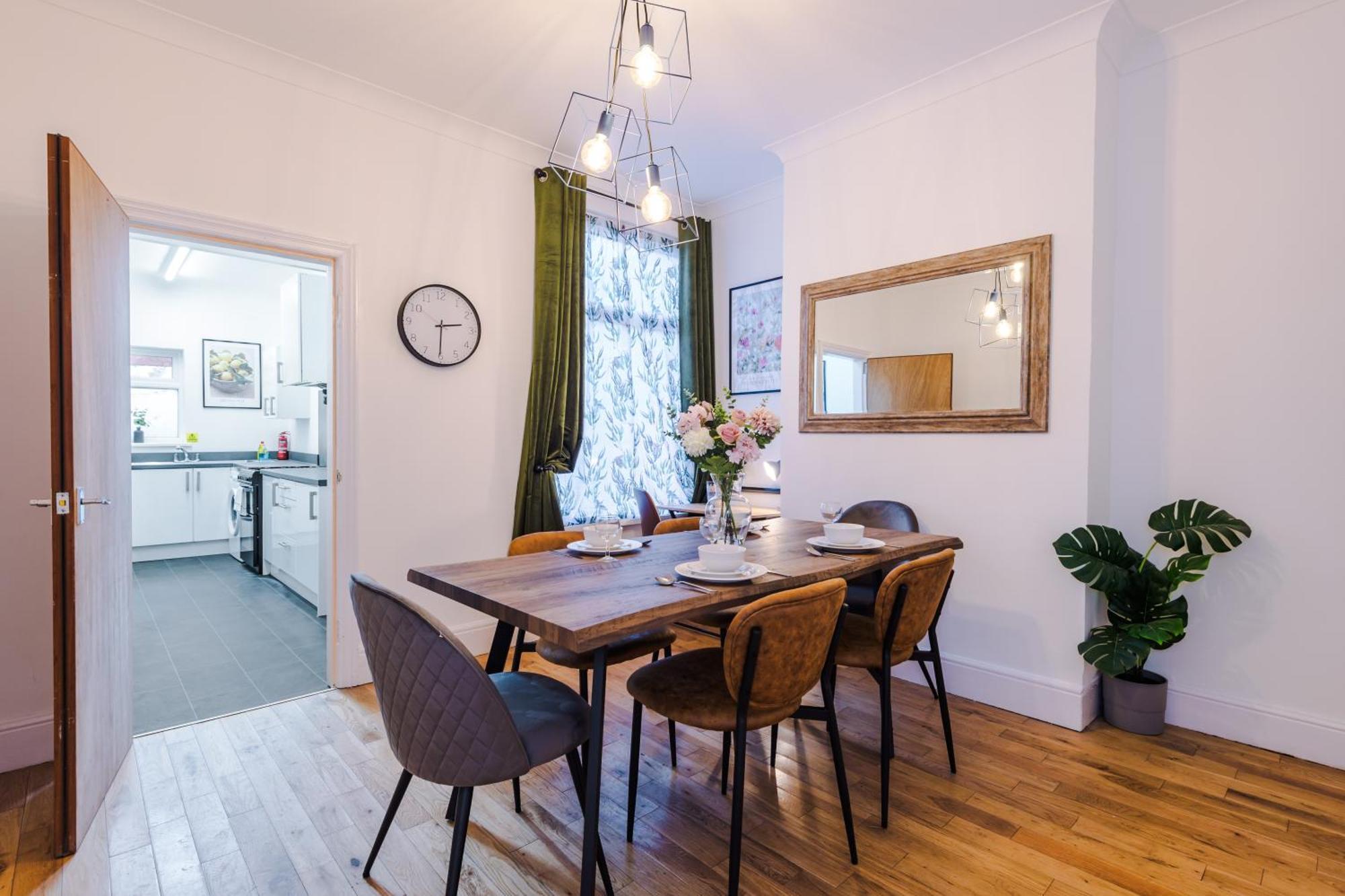 Foxton House Stylish 3Bed Retreat - Walk To Coventry'S Delights Villa Exterior photo